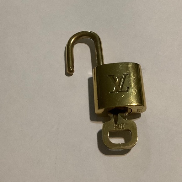 Louis Vuitton Lock and Key #308 - Picture 6 of 6